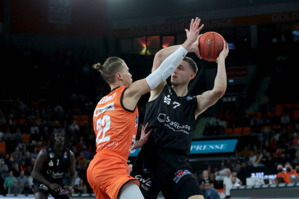 皇马在接下 皇马在接下