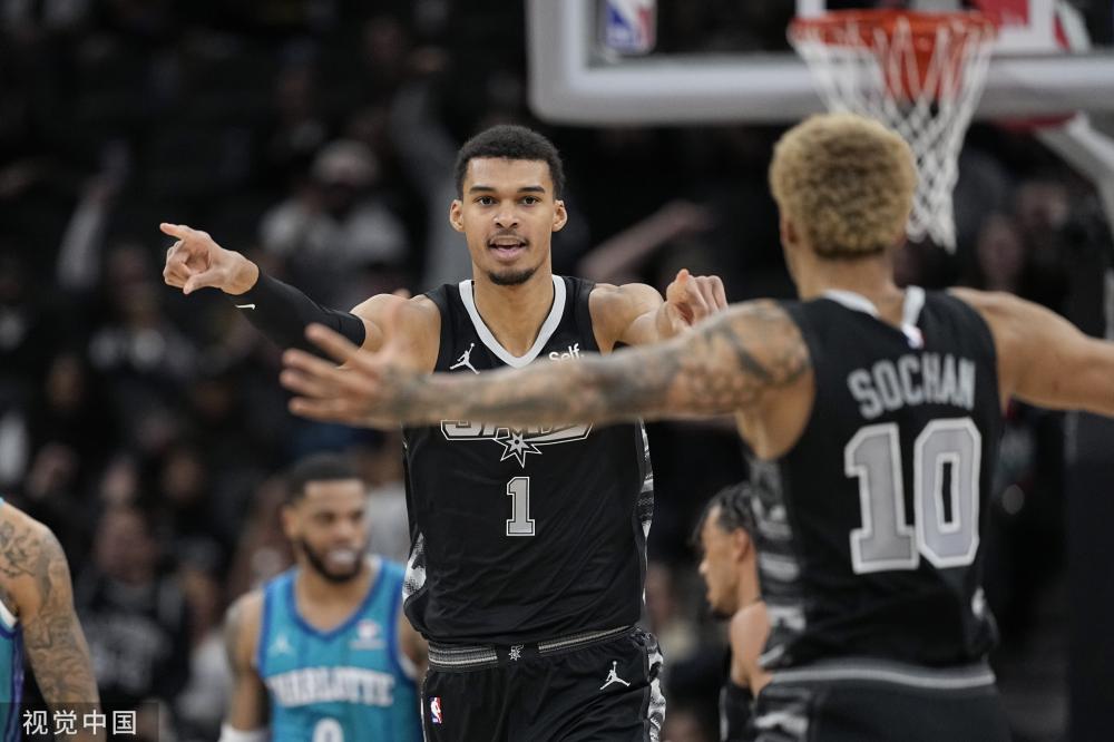 他努力调整 他努力调整